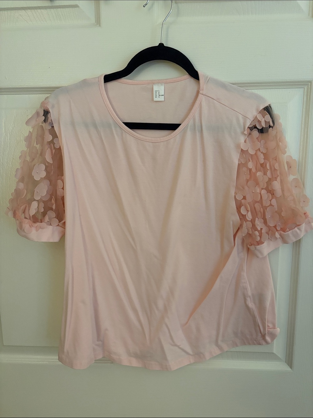 Casual Pink Short-Sleeve Top with Floral Mesh Sleeves